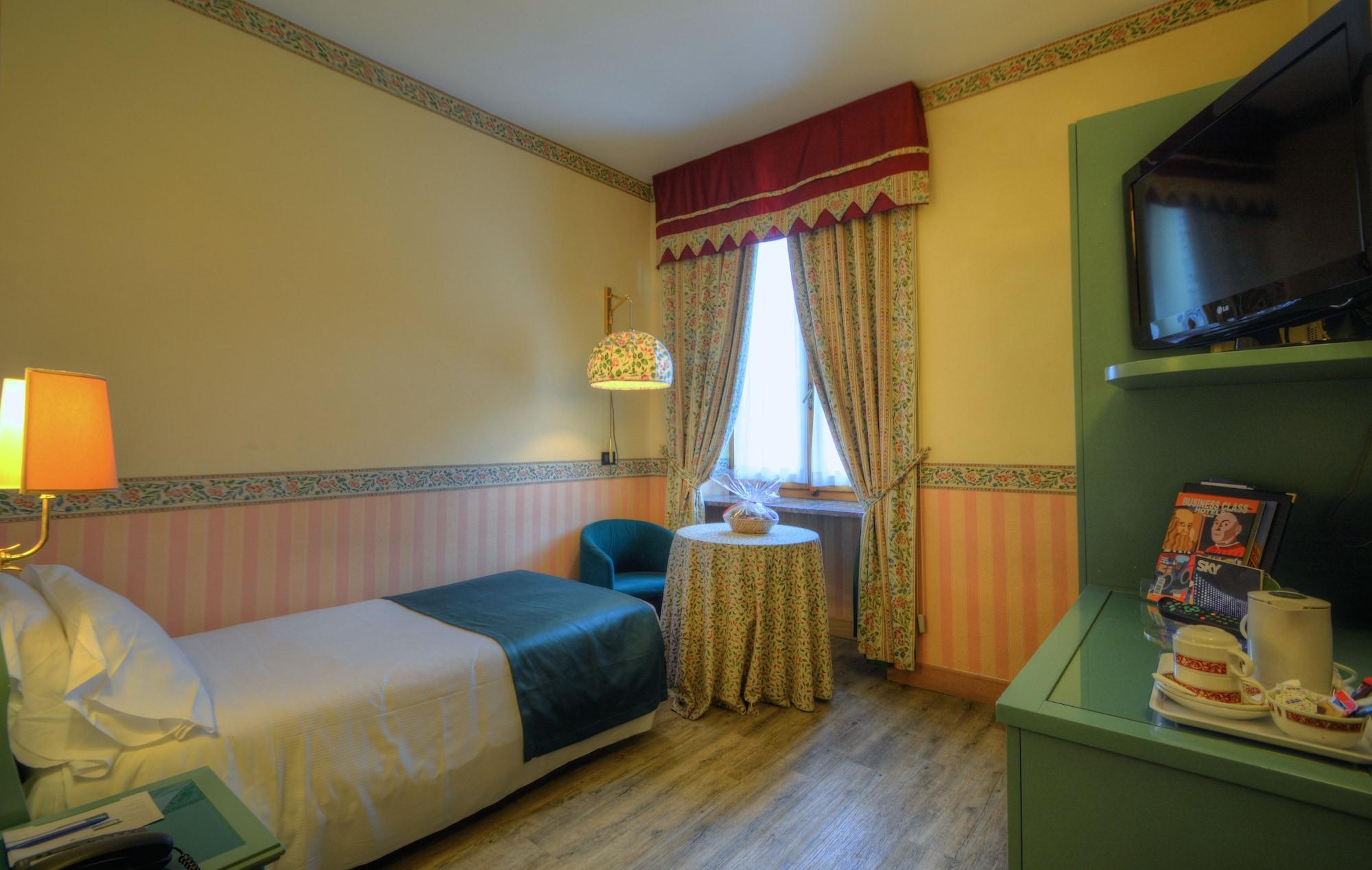Western Genio Hotel 3*
