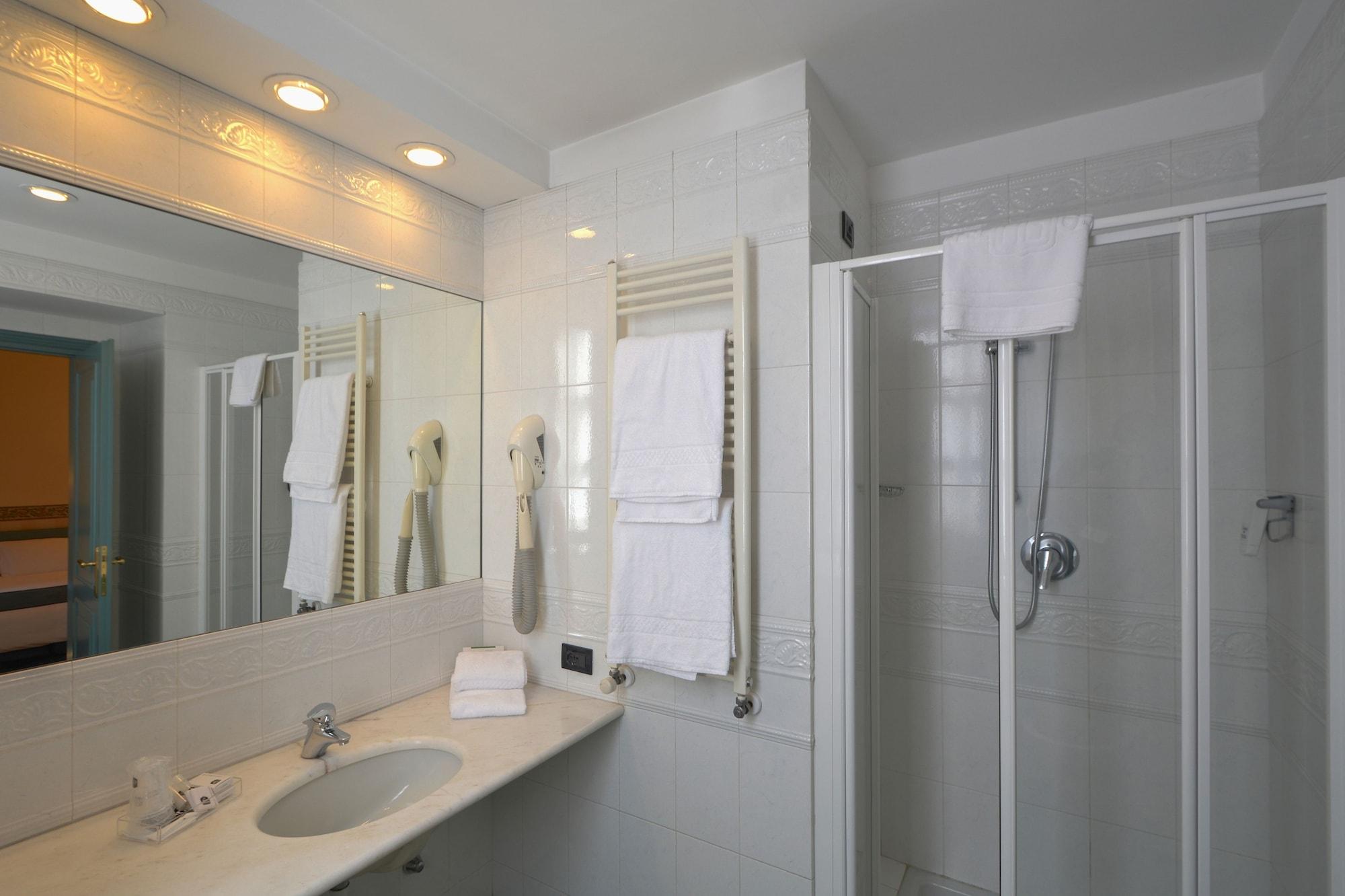 Western Genio Hotel 3*